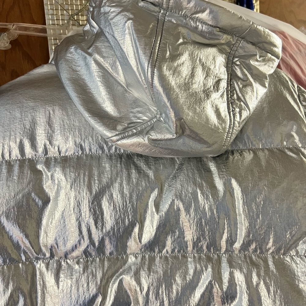 SILVER METALLIC WINTER COAT BY MICHAEL KORS… SIZE LARGE… NEW WITH TAGS. - Picture 8 of 16